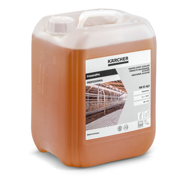 A 10-liter container of PressurePro Oil And Grease Cleaner Extra RM 31 Eco!efficiency, a professional-grade alkaline cleaner. The container is transparent with a light brown liquid inside. The label shows a barn interior and has Kärcher branding with product information.